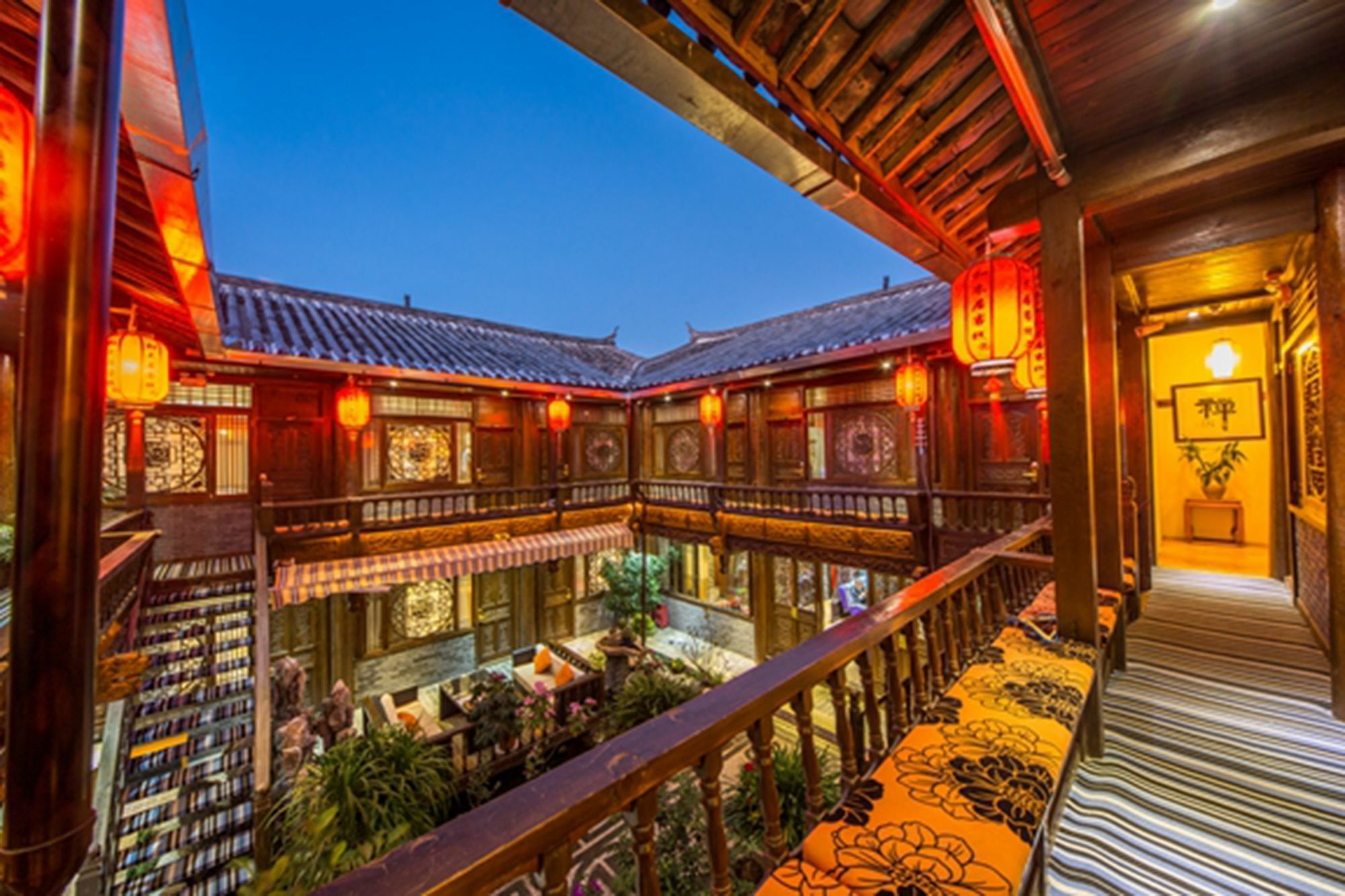 He Mu Ju Inn Zhongyi Branch Ліцзян Екстер'єр фото